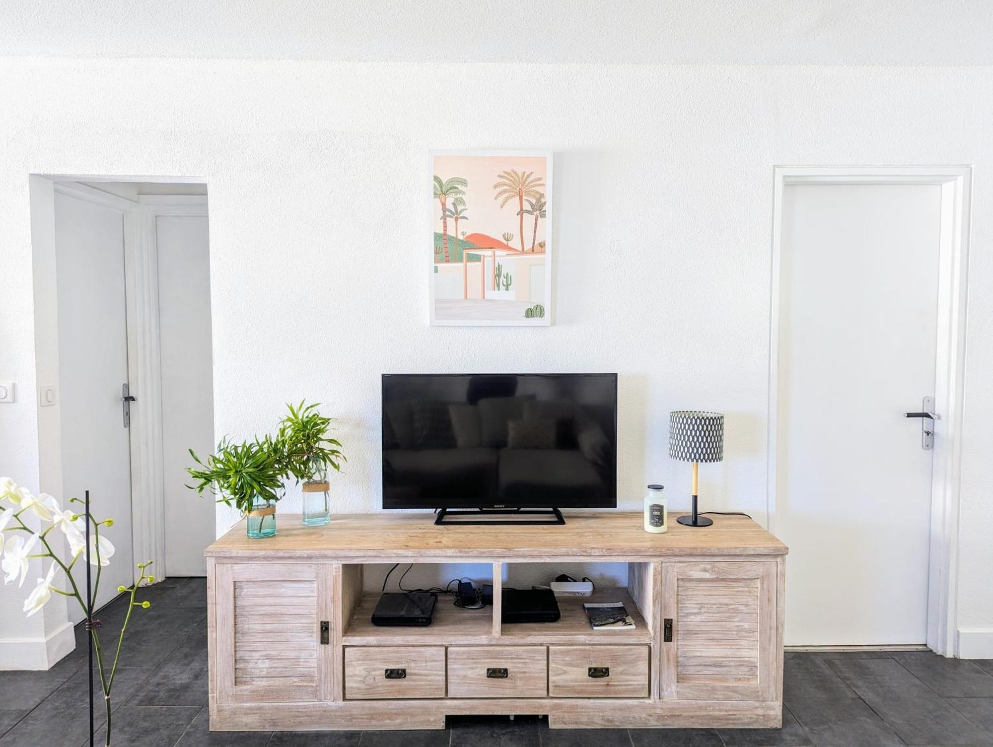 Cap Saint Gilles - T3 Vue Sur Le Port Apartment Exterior photo