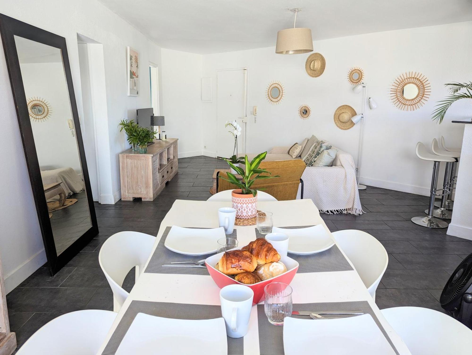 Cap Saint Gilles - T3 Vue Sur Le Port Apartment Exterior photo